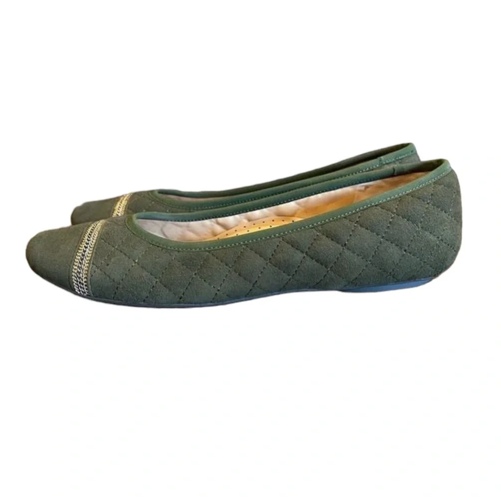 Vaneli Olive Green Slip on flats Womens Shoes Size 8.5 N preowned with box - Picture 1 of 8